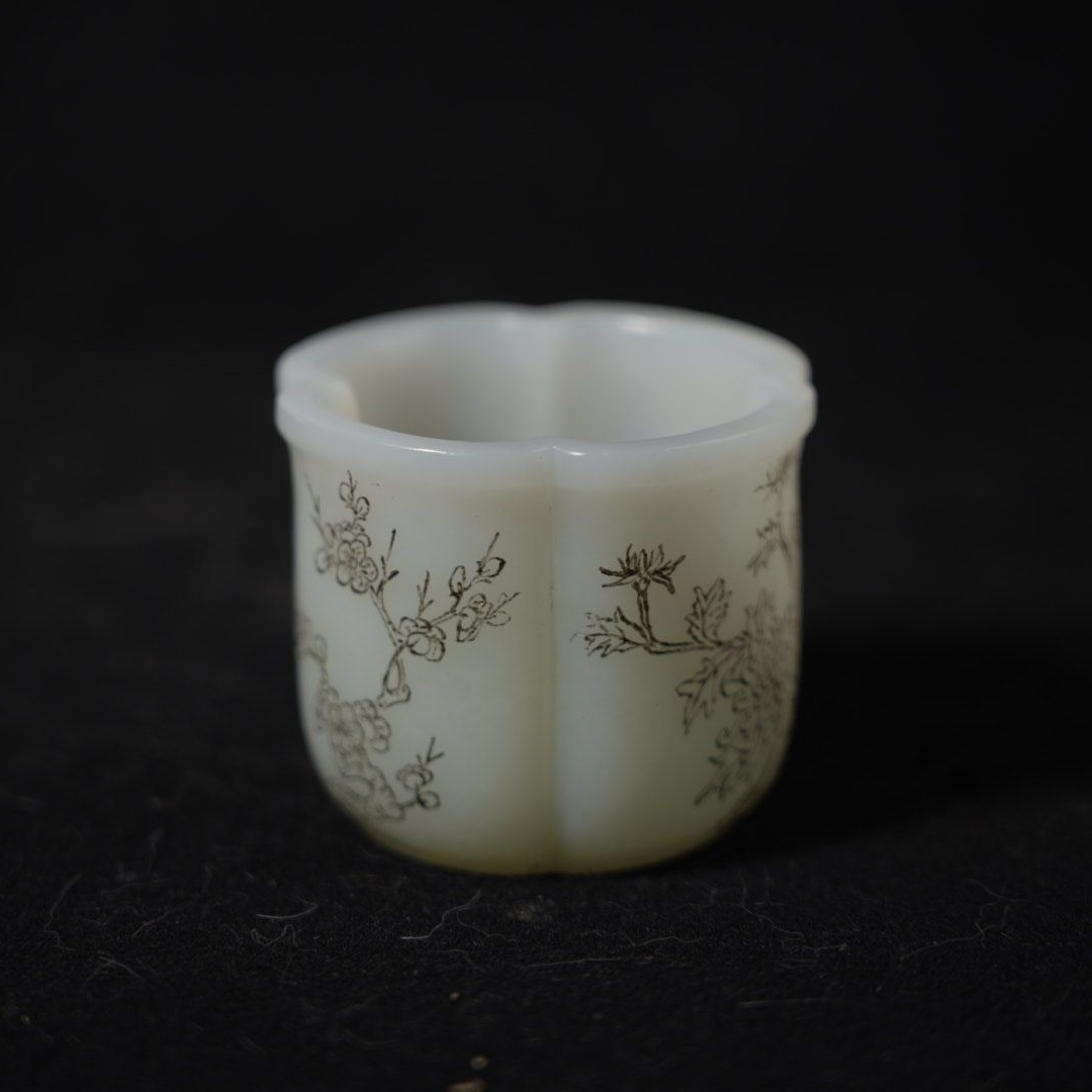 67G5  清 和田玉四君子花口杯