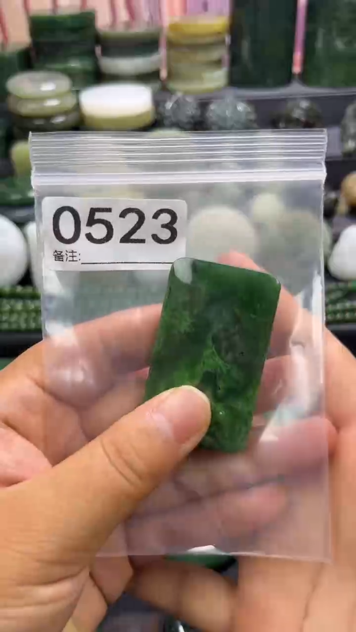 和田玉未镶嵌珠宝半成品无事牌