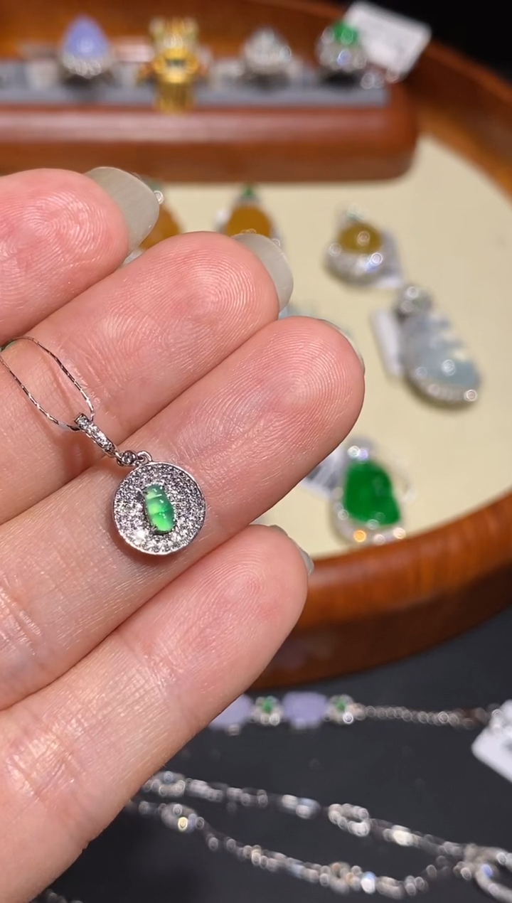 【闪购商品】翡翠吊坠(不含链)18K金镶嵌吊坠