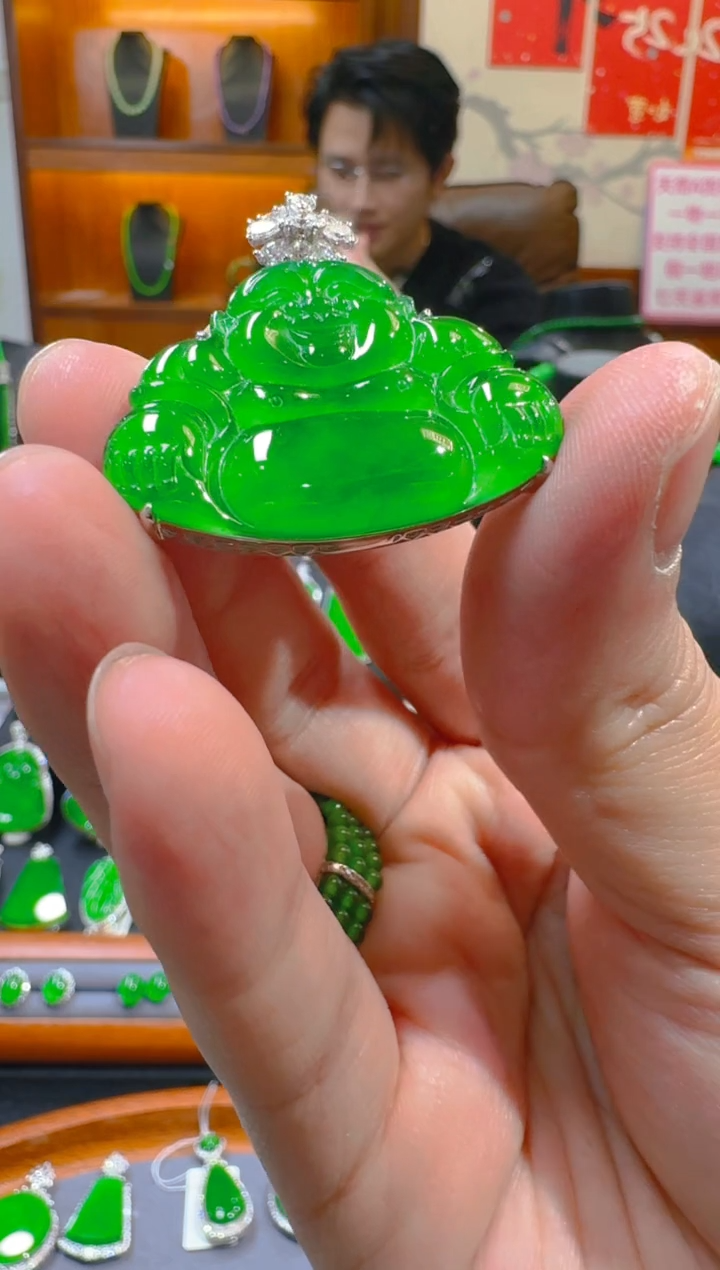 【闪购商品】翡翠吊坠(赠链)18K金镶嵌天然A货翡翠