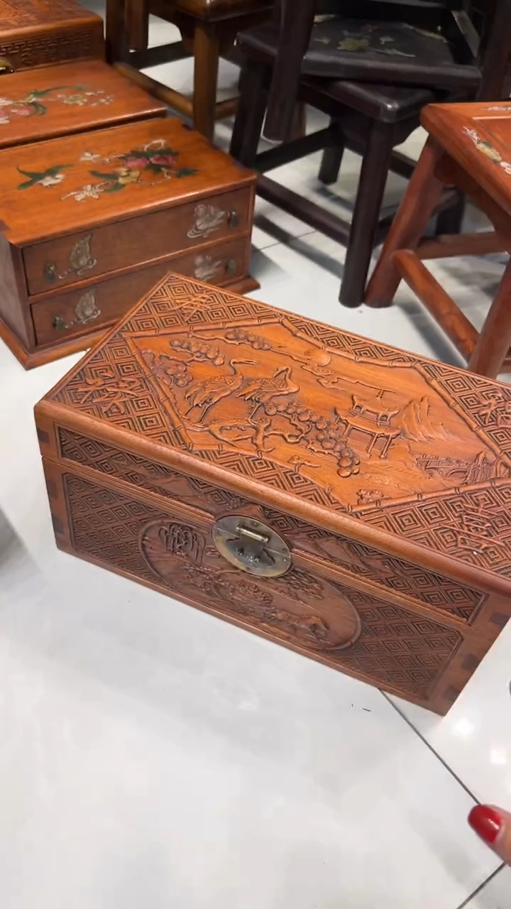 【闪购商品】贡木雕刻松鹤延年收纳箱