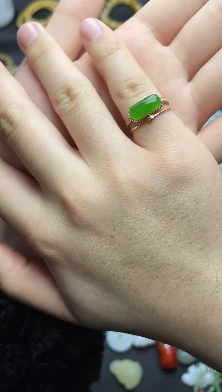 18K金镶嵌戒指和田玉马鞍戒指06