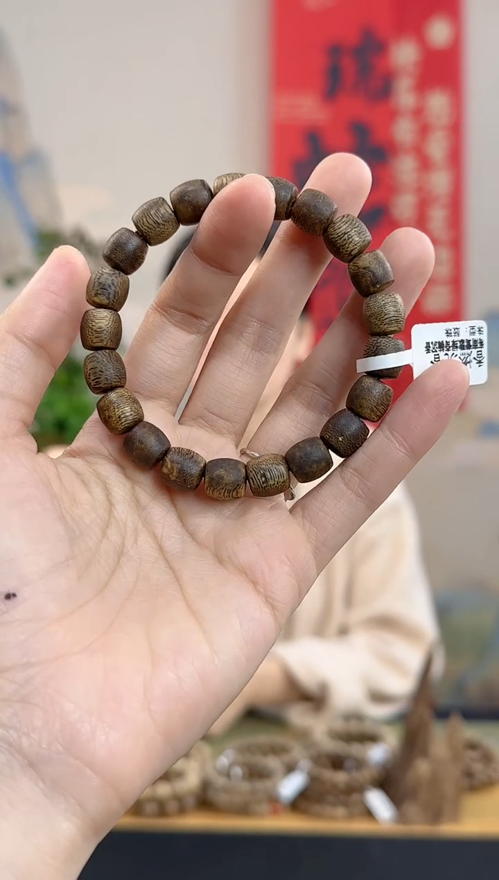 【闪购商品】沉香手串海南莺歌绿棋9mm虫漏鼓珠单圈多样性发货