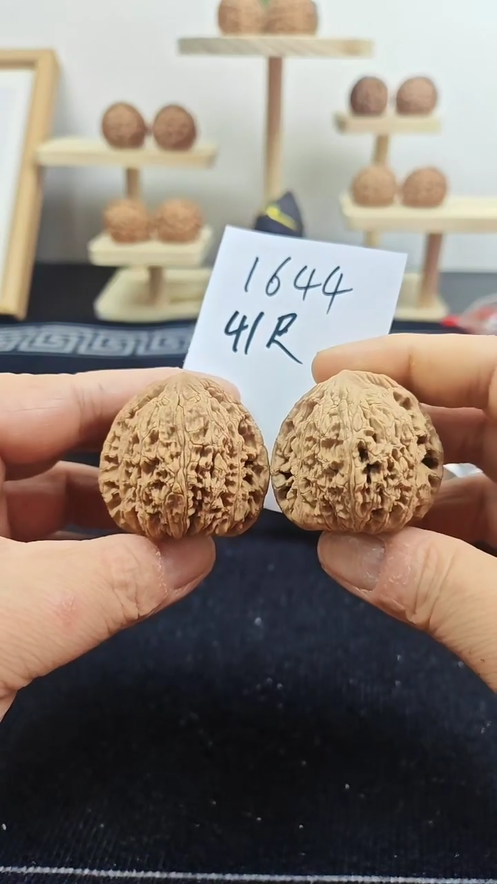 【闪购商品】文玩核桃吊坠绣球