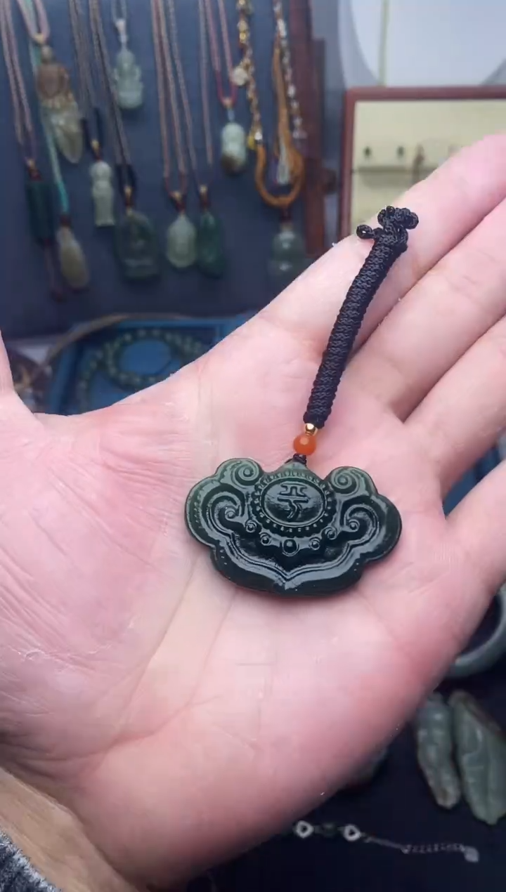 颈饰未镶嵌和田玉1