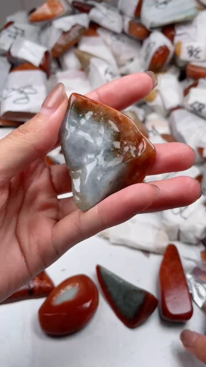 翡翠未镶嵌颈饰翡翠·