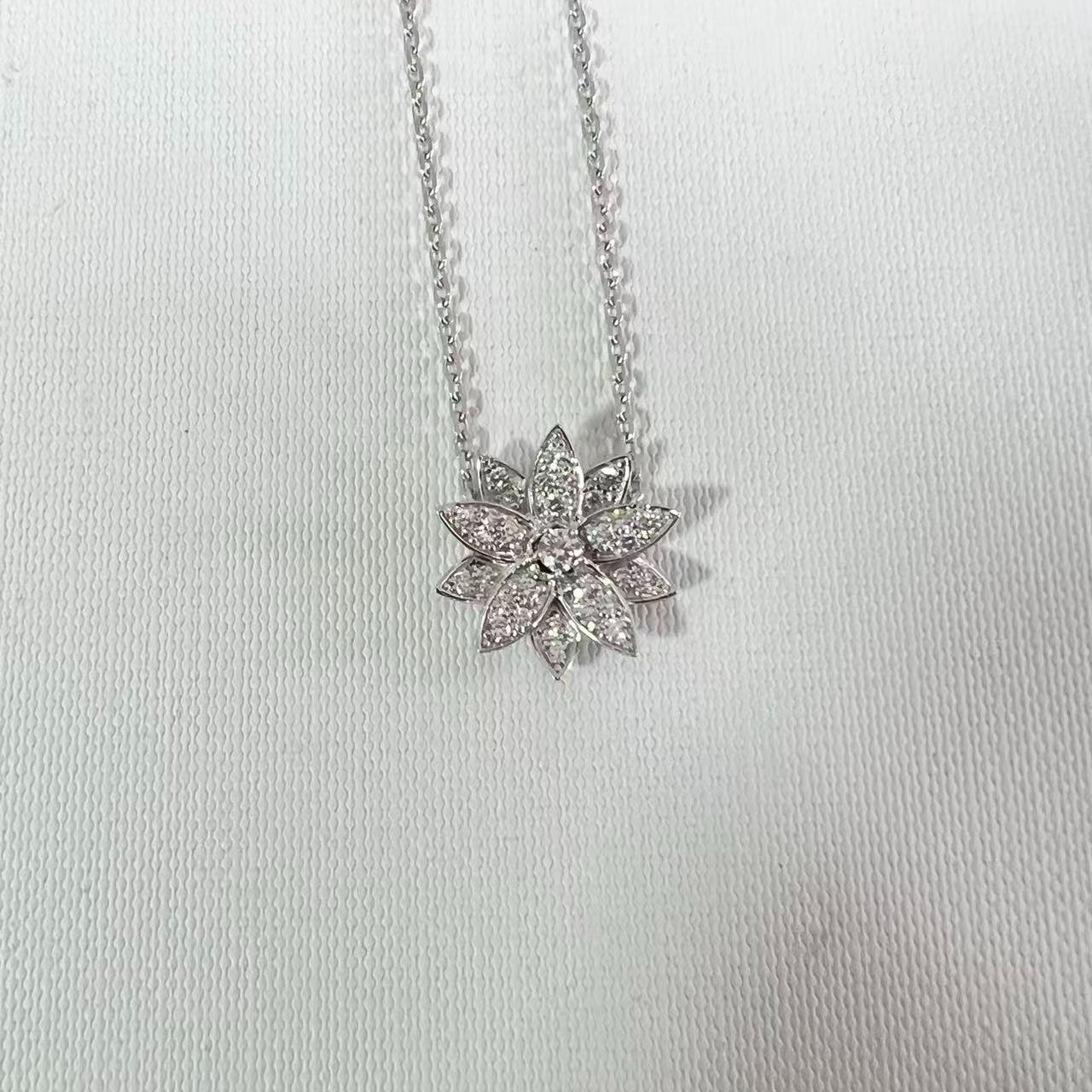 实验室培育钻石PT950铂金培育钻太阳花项链