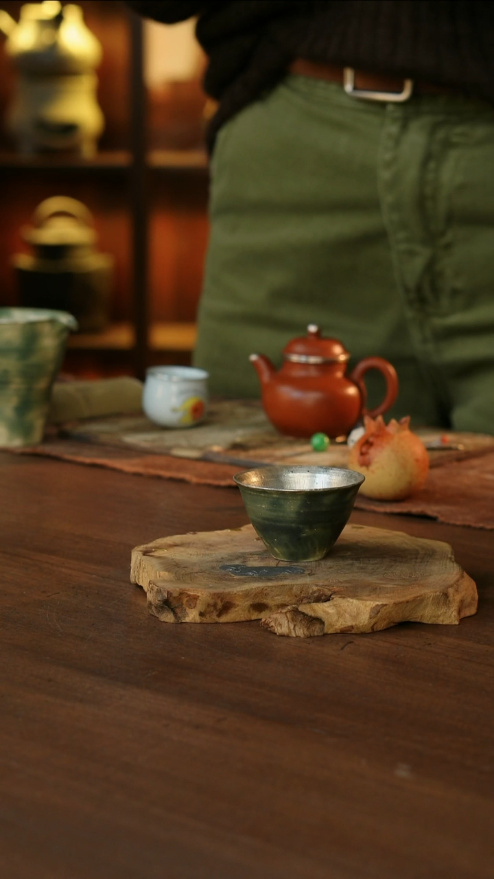 绿釉刷银小杯...