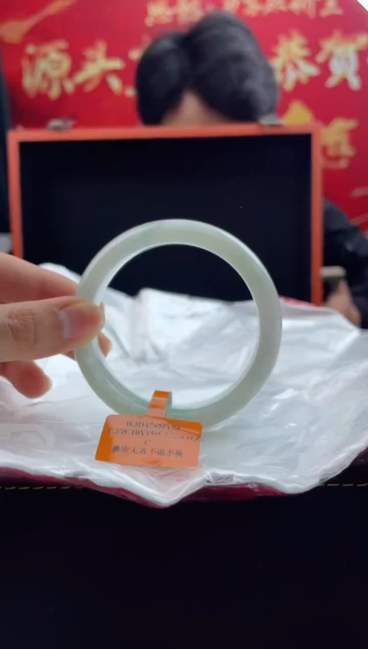【闪购商品】翡翠手镯未镶嵌16翡翠手镯（微瑕）