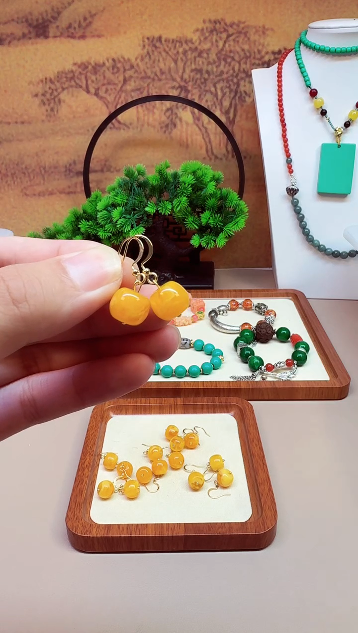 14K金镶嵌蜜蜡耳饰E01