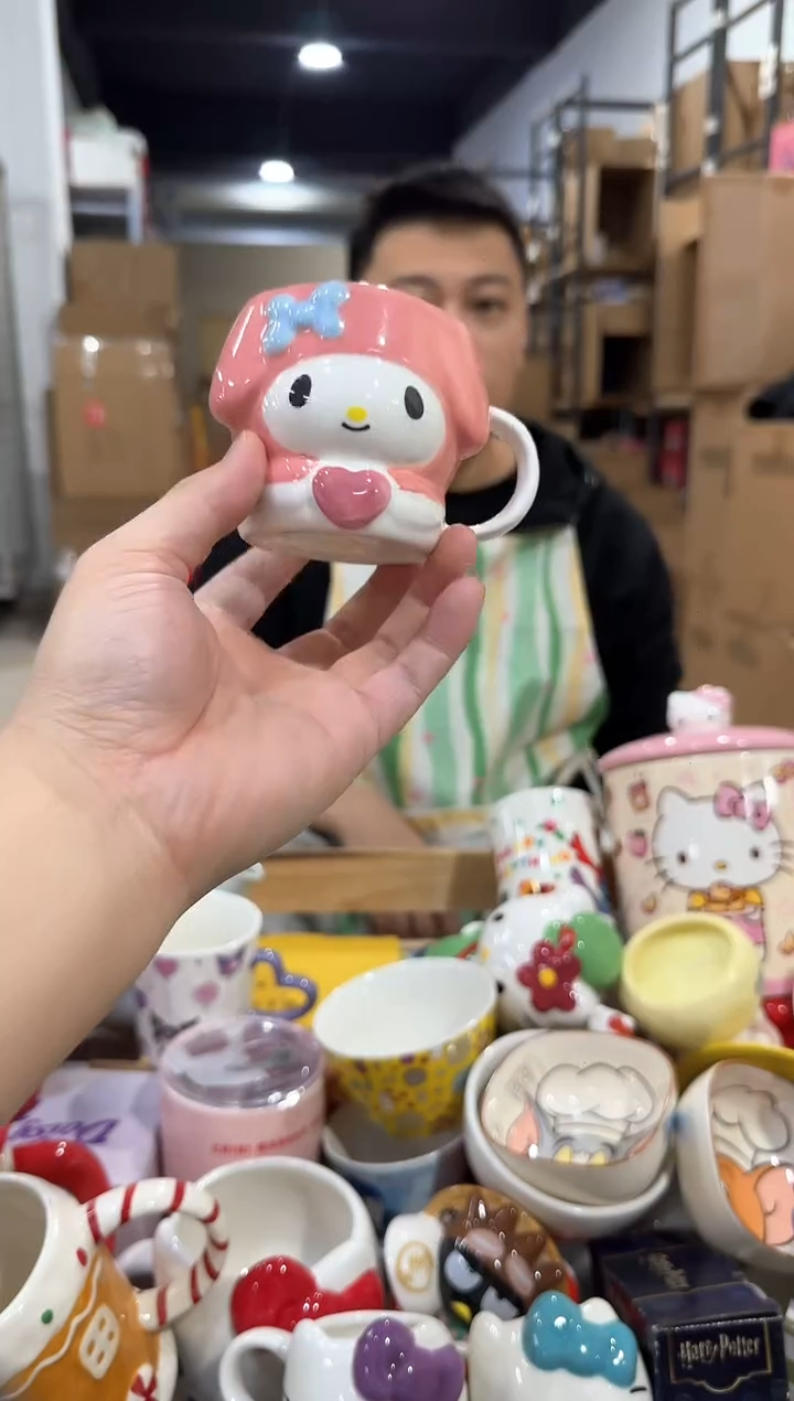 瓷片美乐蒂抱爱心一口杯 微瑕