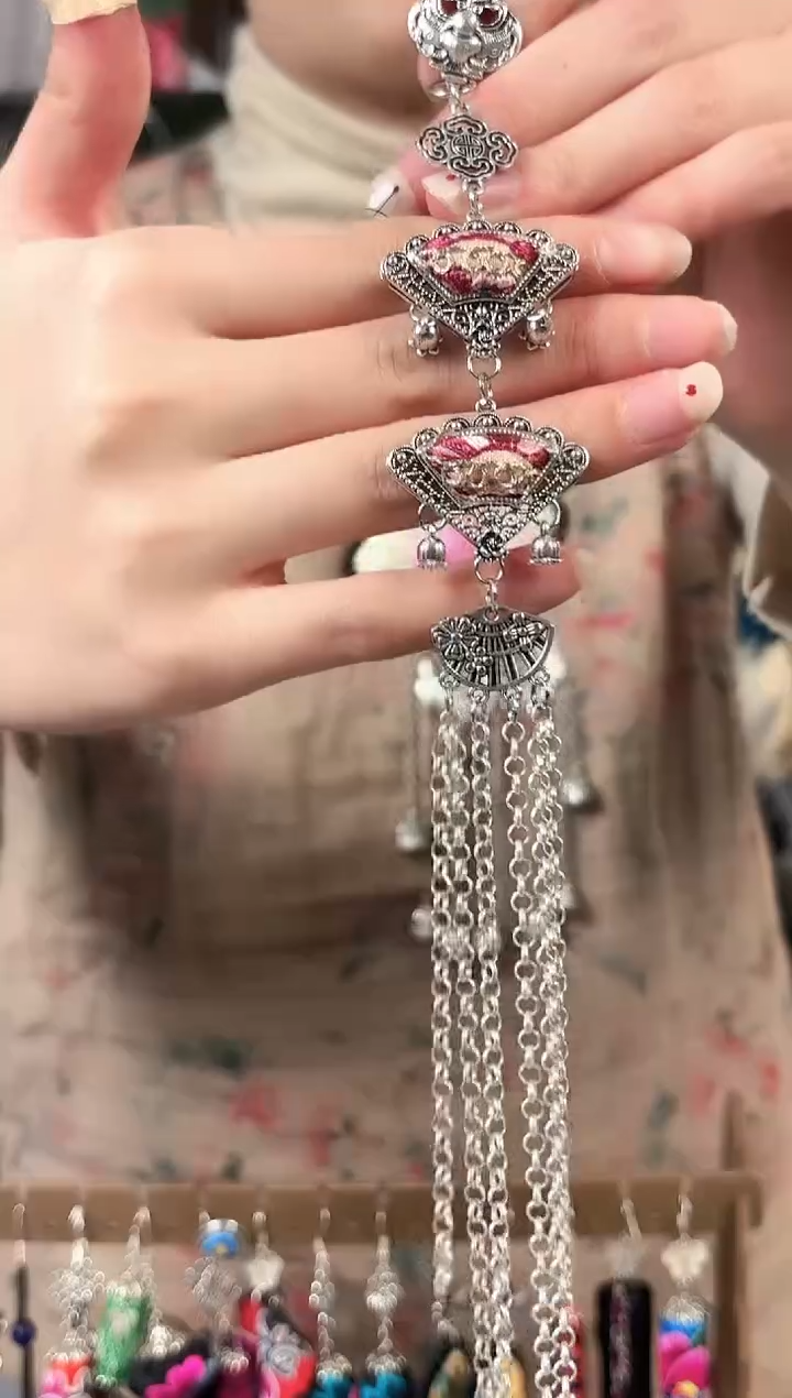 彩云南阁非遗老绣饰品726*