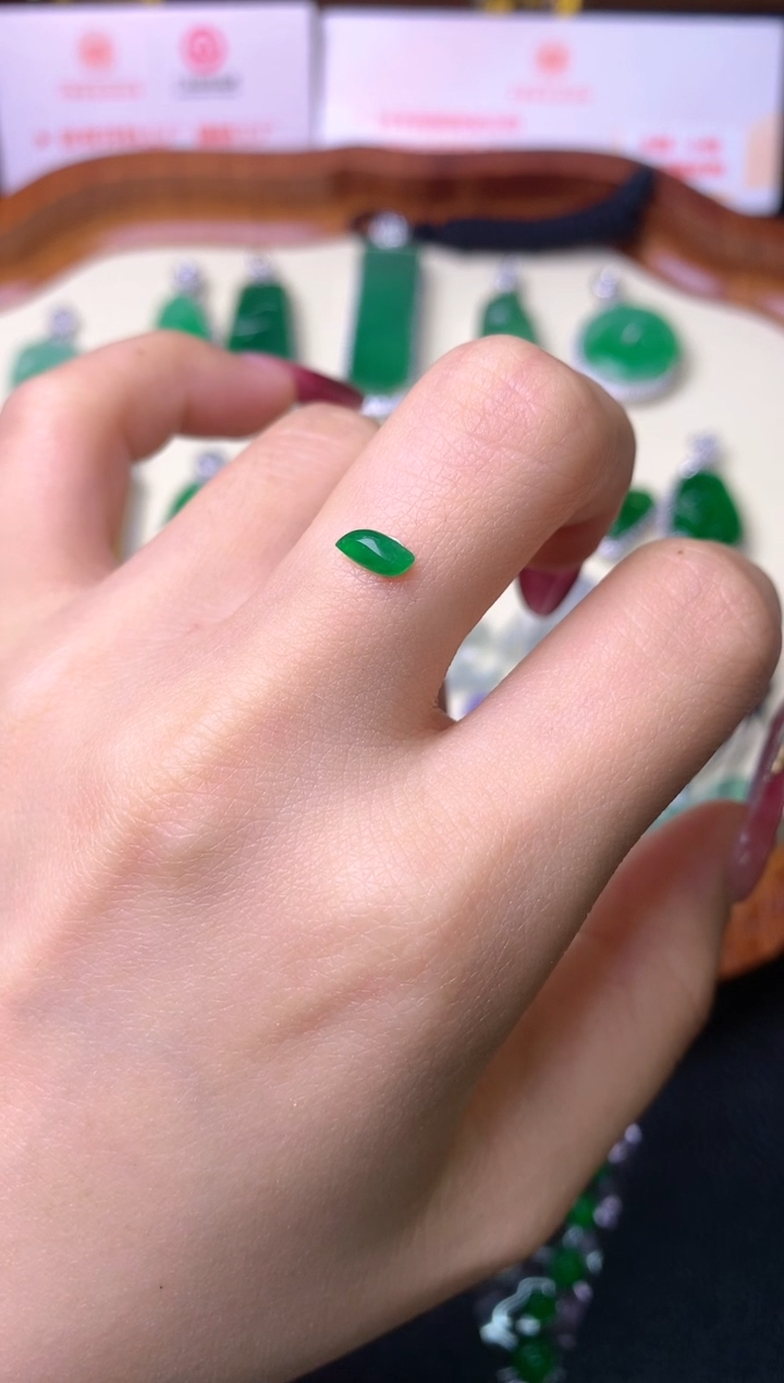 【闪购商品】定制翡翠未镶嵌裸石（镶嵌定制）