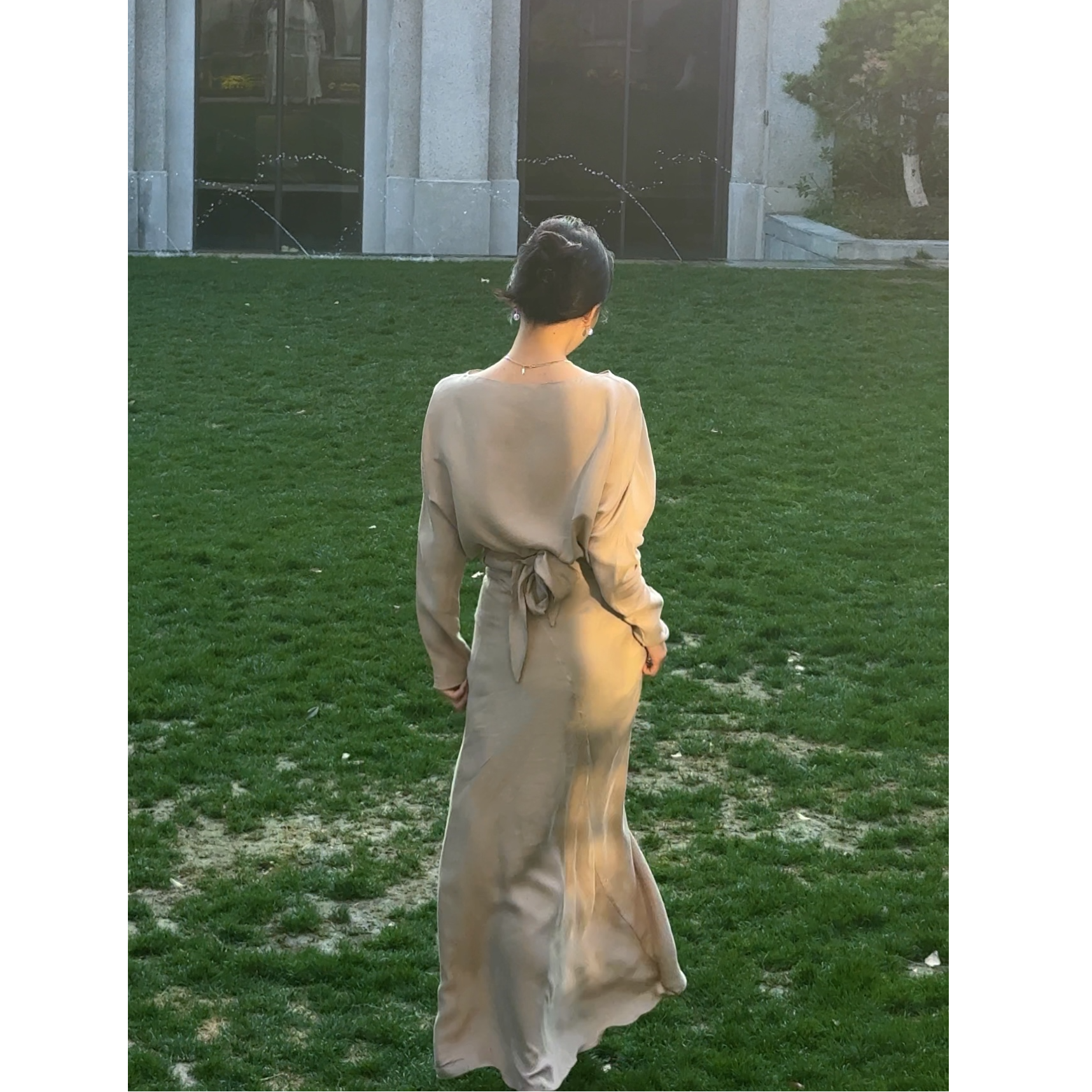 【知夏】春夏冰感显瘦新款气质铜氨法式两件赫本风套装