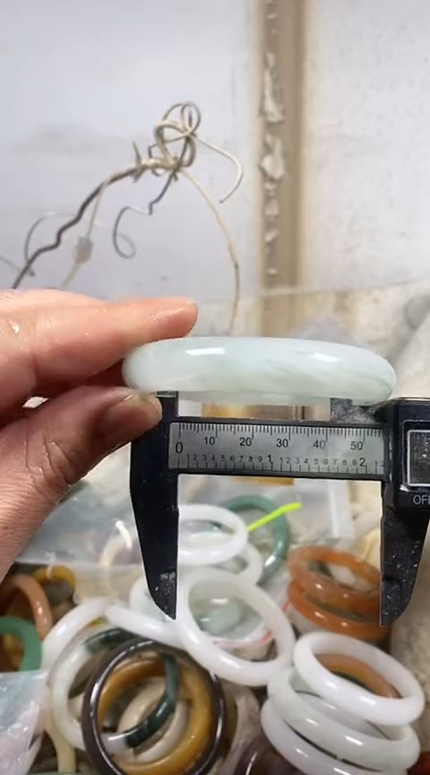 【闪购商品】石英质玉手镯未镶嵌56瑕疵款有包容介意勿拍无证982