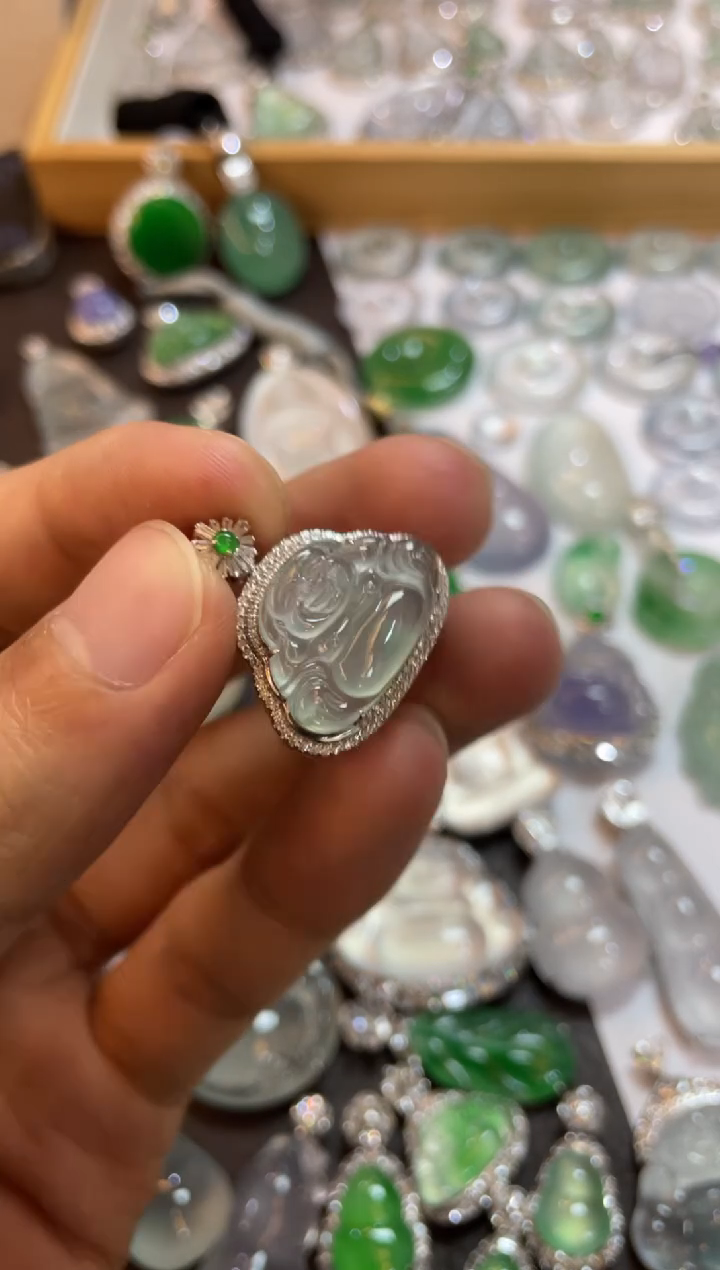 【闪购商品】翡翠吊坠(不含链)18K金镶嵌佛公