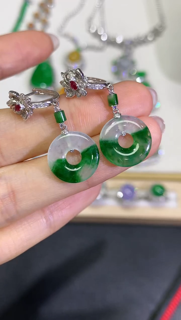 【闪购商品】翡翠颈饰18K金镶嵌团购39