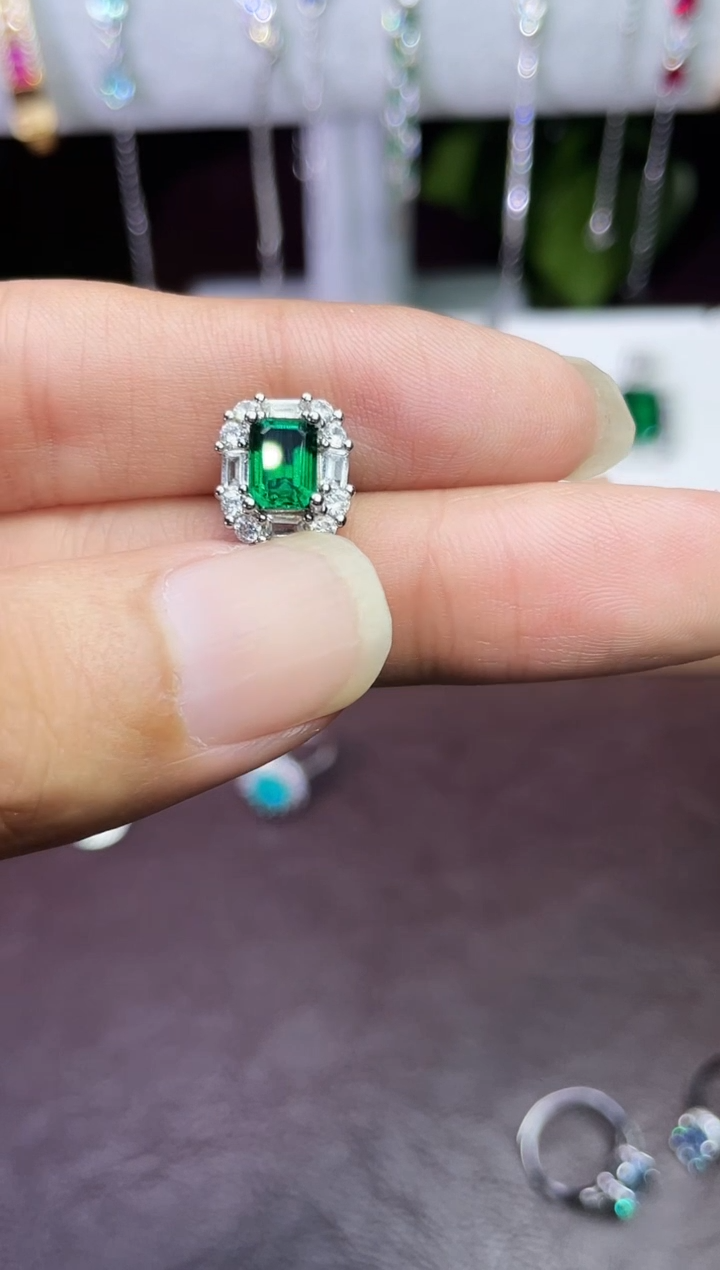 合金合成钻石绿宝耳钉