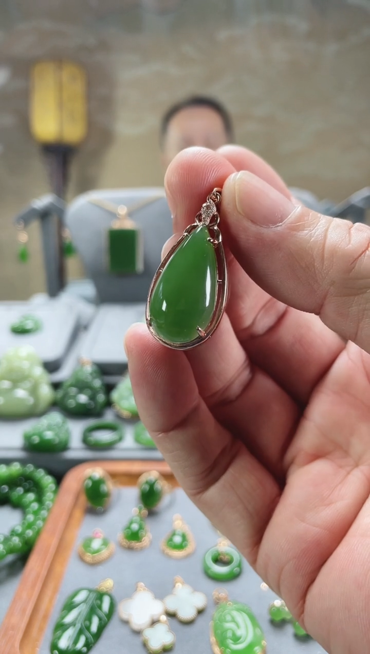 【闪购商品】和田玉吊坠(不含链)银S925镀金镶嵌13x25mm