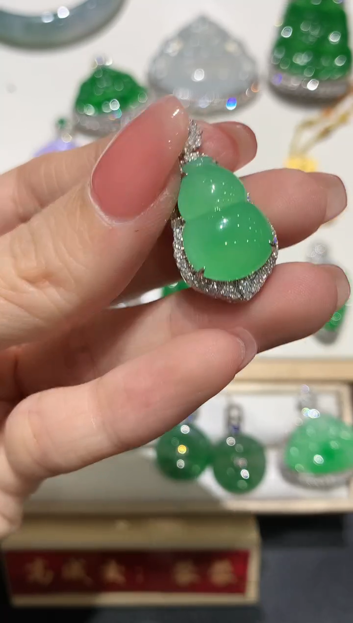 【闪购商品】翡翠颈饰18K金镶嵌团购11