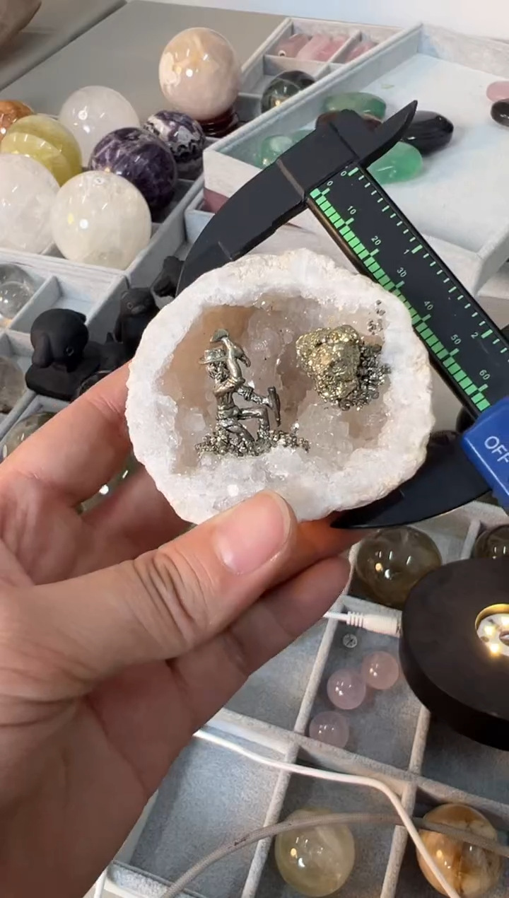 未镶嵌玛瑙/玉髓珠宝奇石M205 