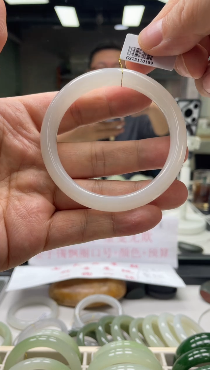 【闪购商品】和田玉手镯未镶嵌编码 圈口60-61