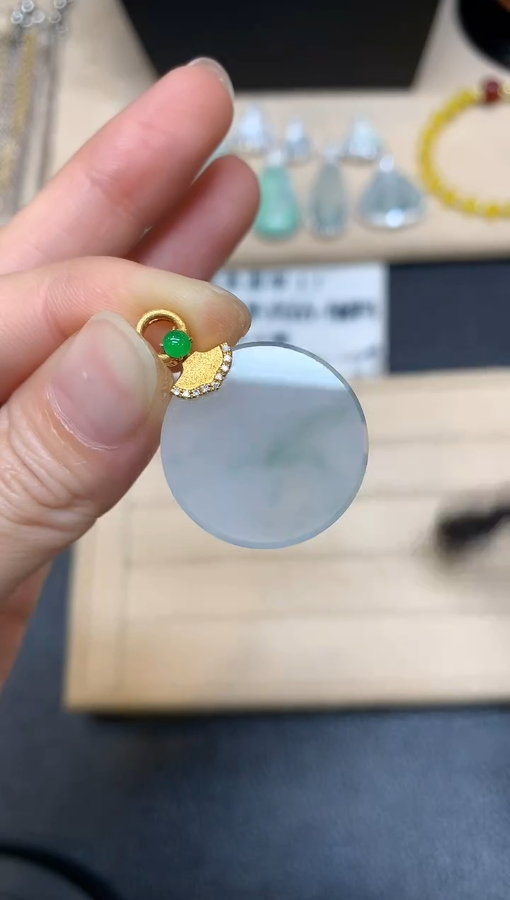 【闪购商品】翡翠颈饰18K金镶嵌【无服务费