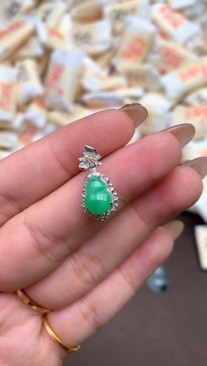 【闪购商品】翡翠挂件18K金镶嵌  —    