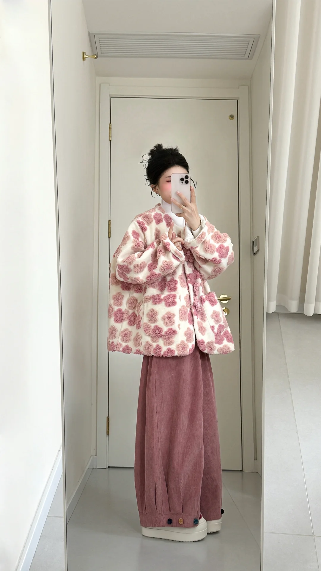 2025秋冬新款韩系穿搭氛围感穿搭粉色外套女搭配休闲裤显瘦两件套