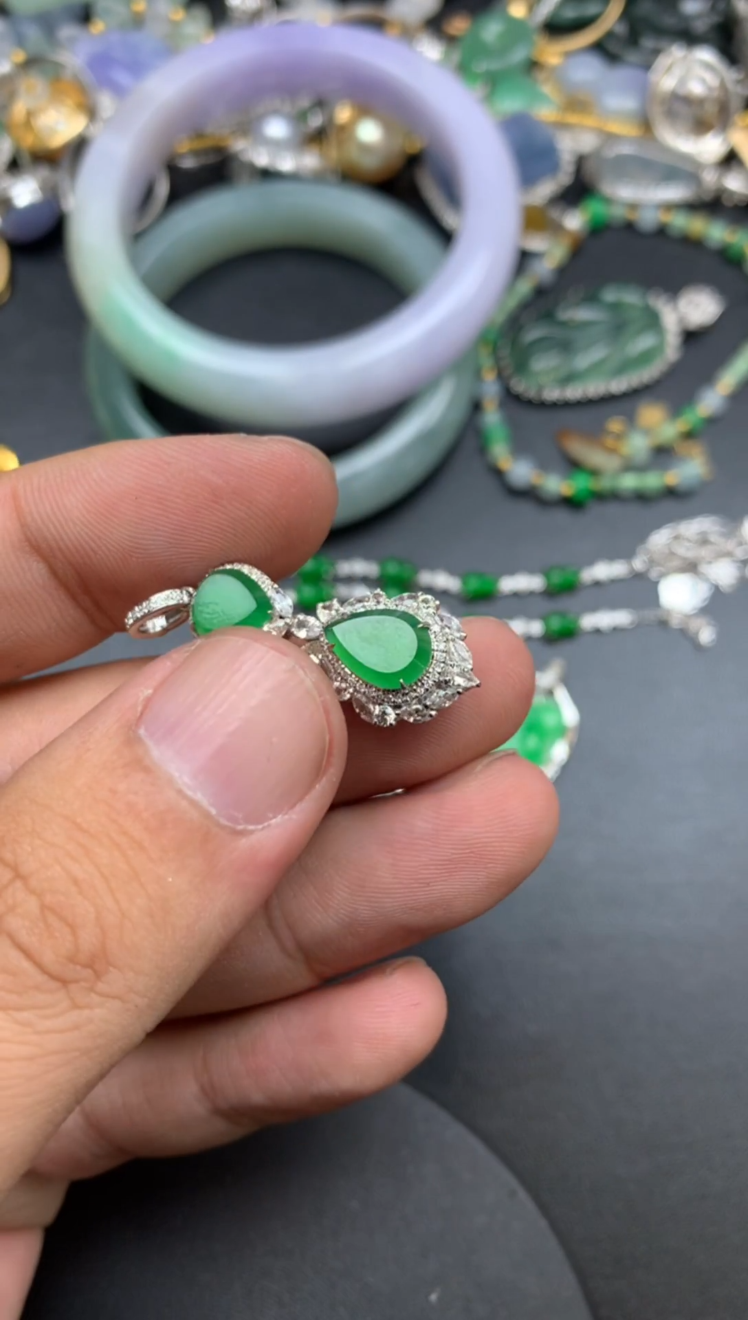 颈饰18K金镶嵌翡翠小*巧轻烟暮雨商品不退不换