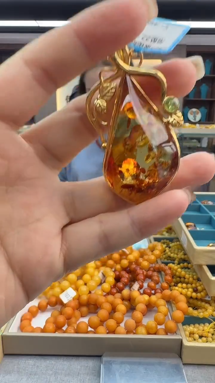 琥珀颈饰未镶嵌199秒拍号 假一罚三