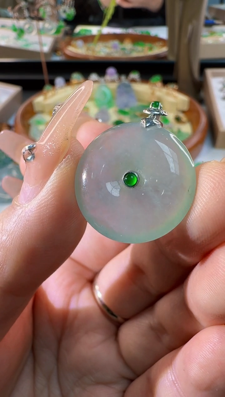 【闪购商品】翡翠颈饰18K金镶嵌缅甸翡翠A货吊坠