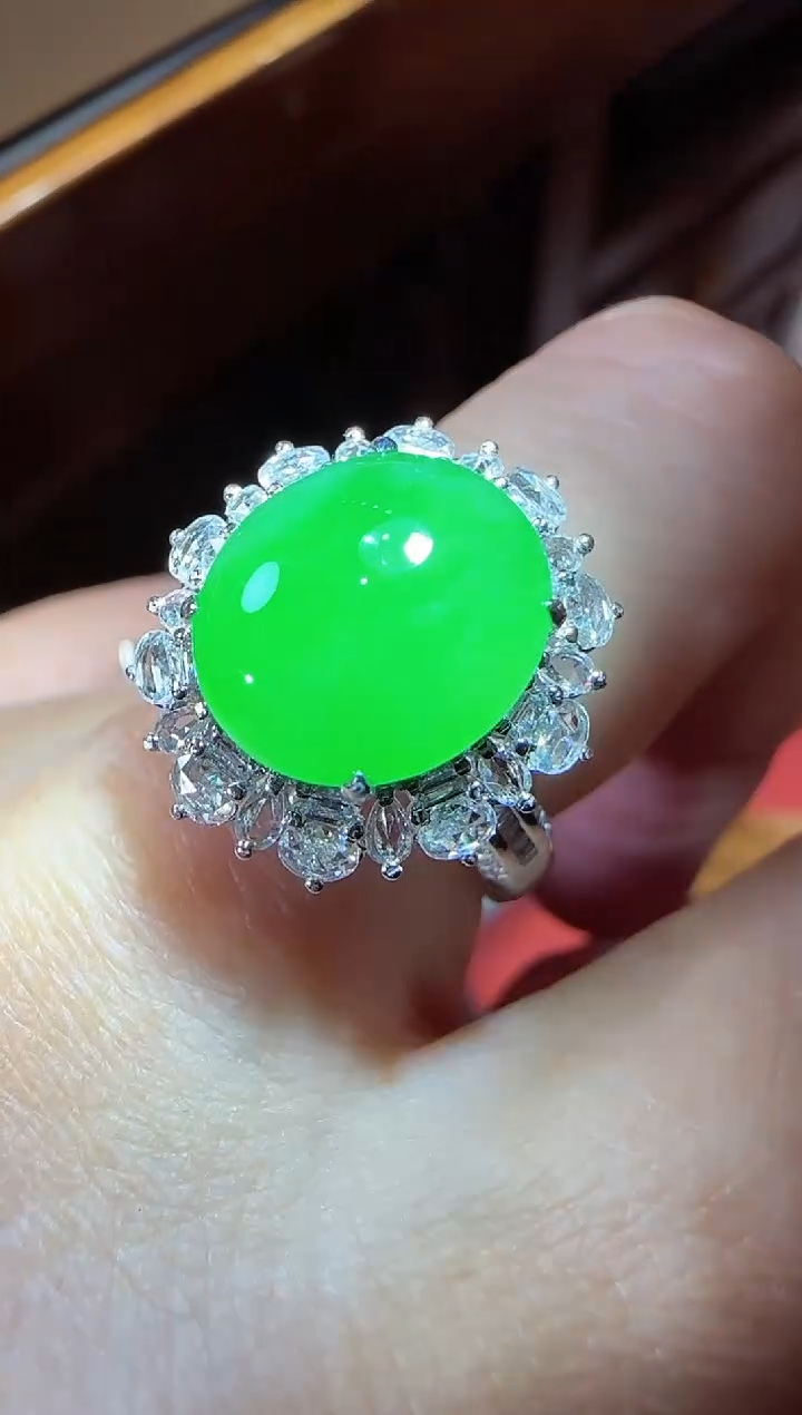 【闪购商品】翡翠戒指18K金镶嵌蛋面