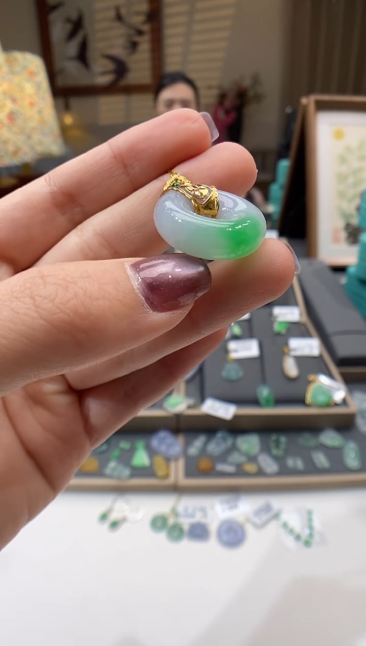 【闪购商品】翡翠颈饰18K金镶嵌甜甜圈