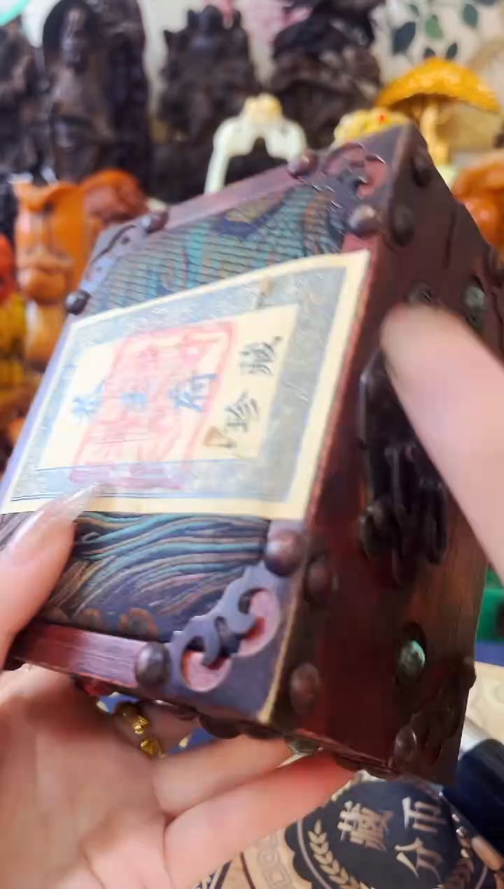 红盒内有物老板娘主播推荐推荐