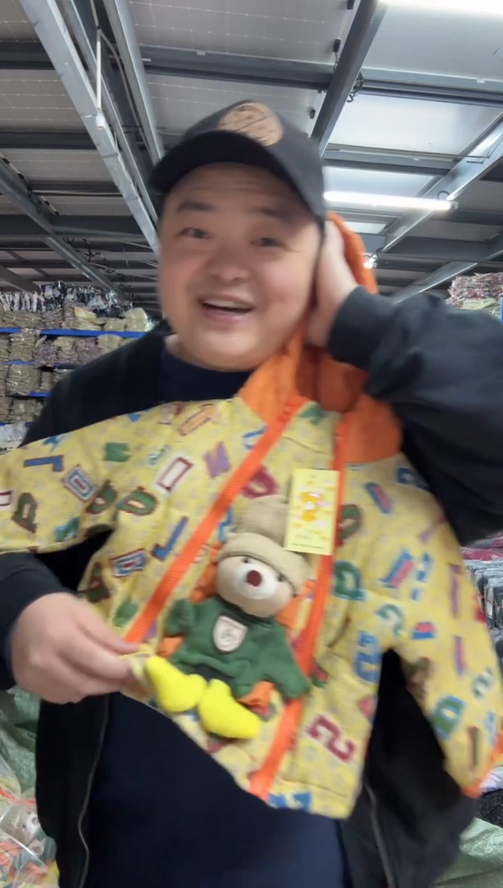 打****妃女童外套161 130