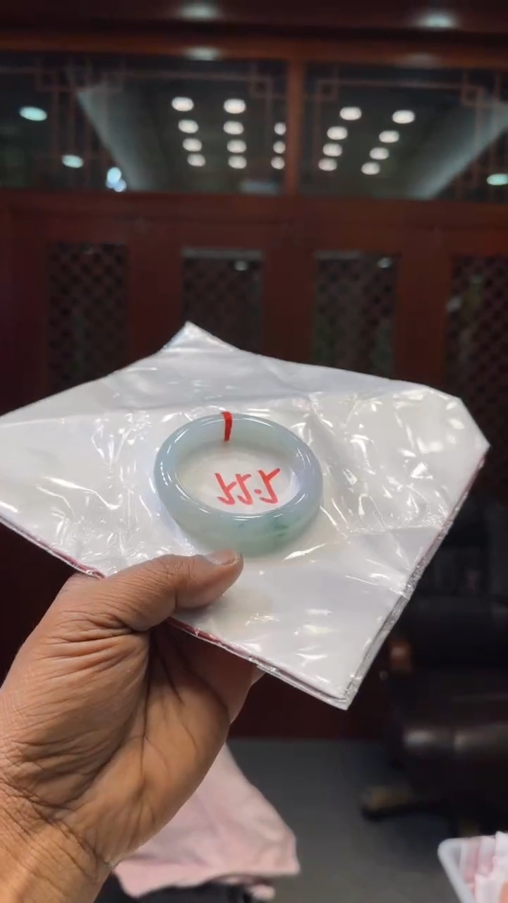 【闪购商品】翡翠手镯未镶嵌手镯