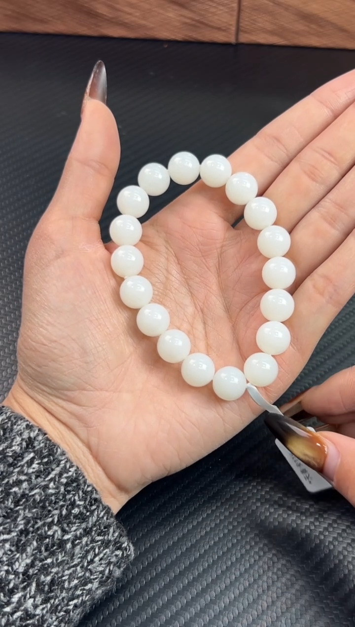 未镶嵌手串和田玉天泰微色差卡11H