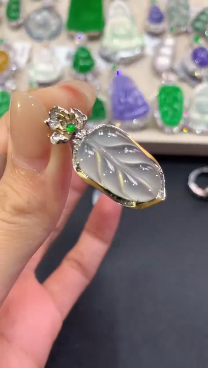 【闪购商品】翡翠吊坠(不含链)18K金镶嵌q57     