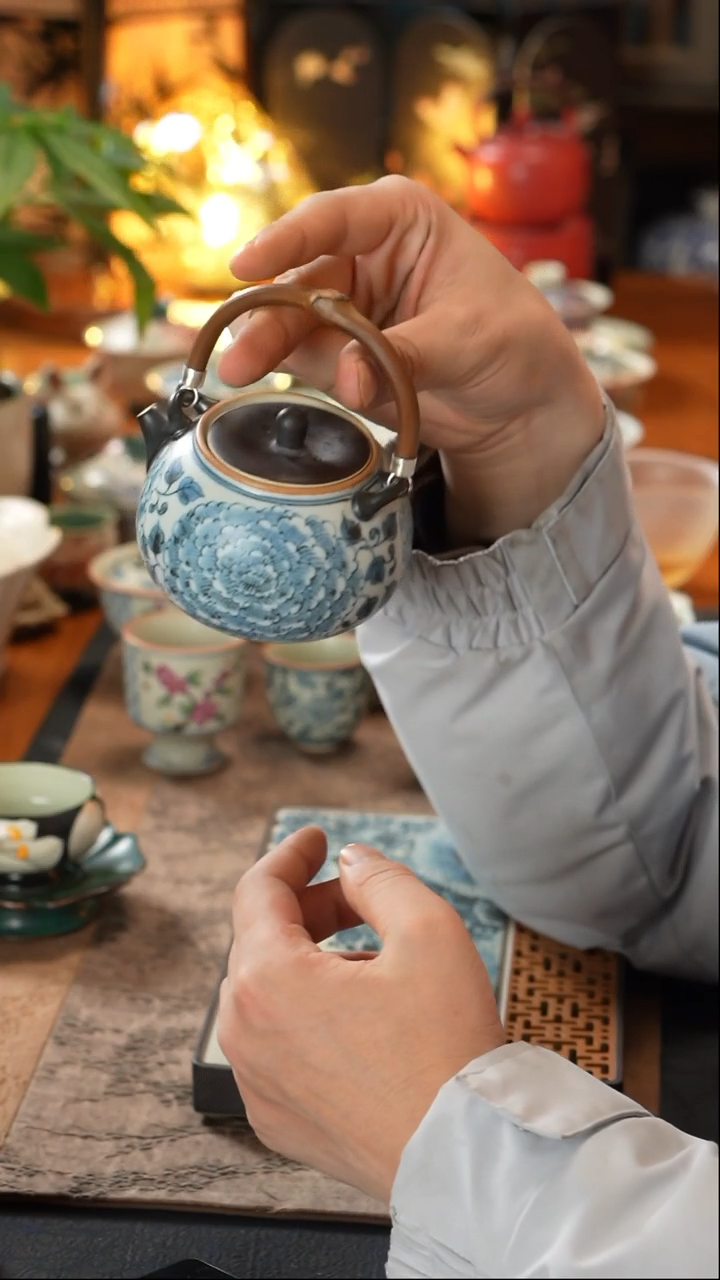 【闪购商品】朴云缠枝牡丹提梁壶枝牡丹提梁壶