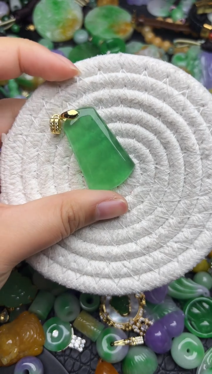 颈饰未镶嵌翡翠缅甸翡翠吊坠