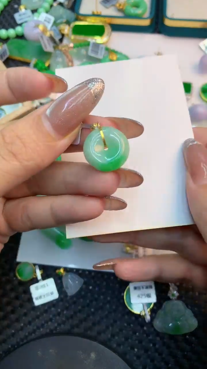 颈饰18K金镶嵌翡翠1