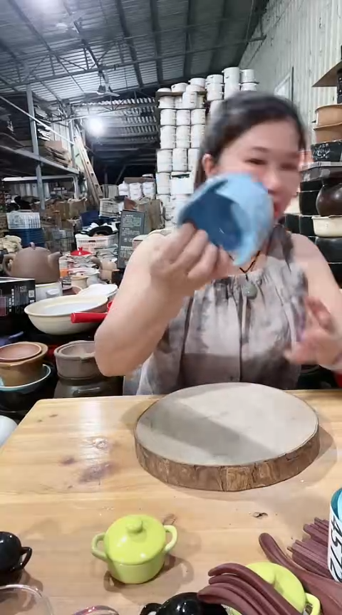 瑕疵蓝色陶瓷托一个