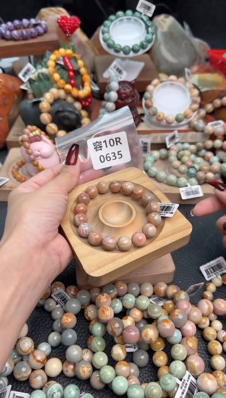 【闪购商品】石英质玉手链未镶嵌10R0635