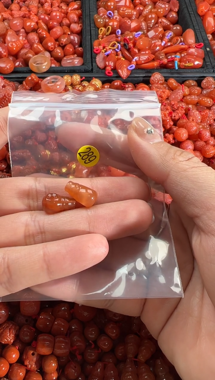 【闪购商品】南红玛瑙颈饰未镶嵌1