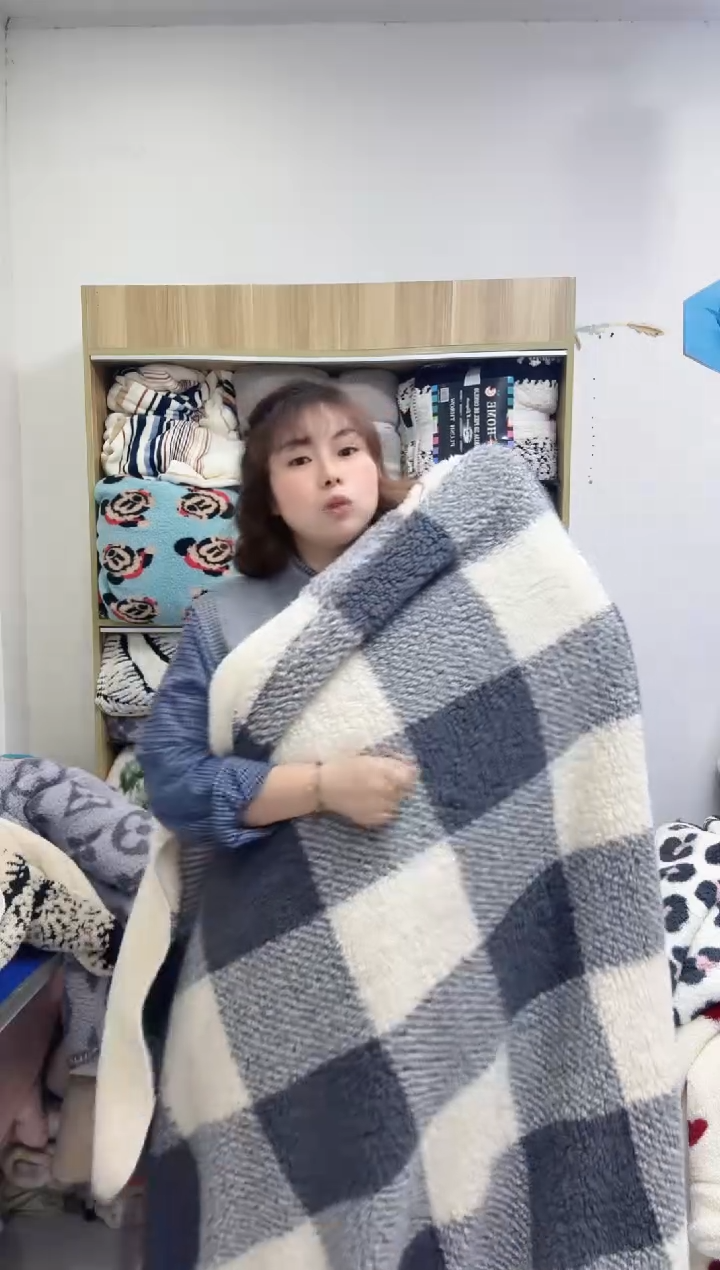 聚酯纤维2.2*2.4  灰白大格子