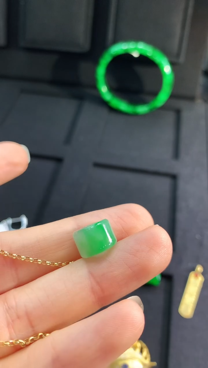 【闪购商品】翡翠吊坠(不含链)未镶嵌吊坠