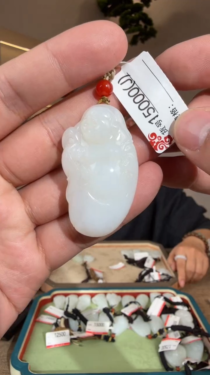 颈饰未镶嵌和田玉J