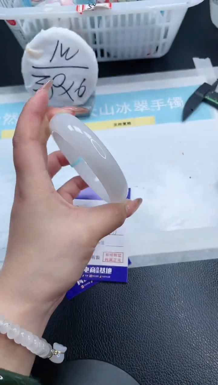 【闪购商品】石英质玉手镯未镶嵌25S306-62