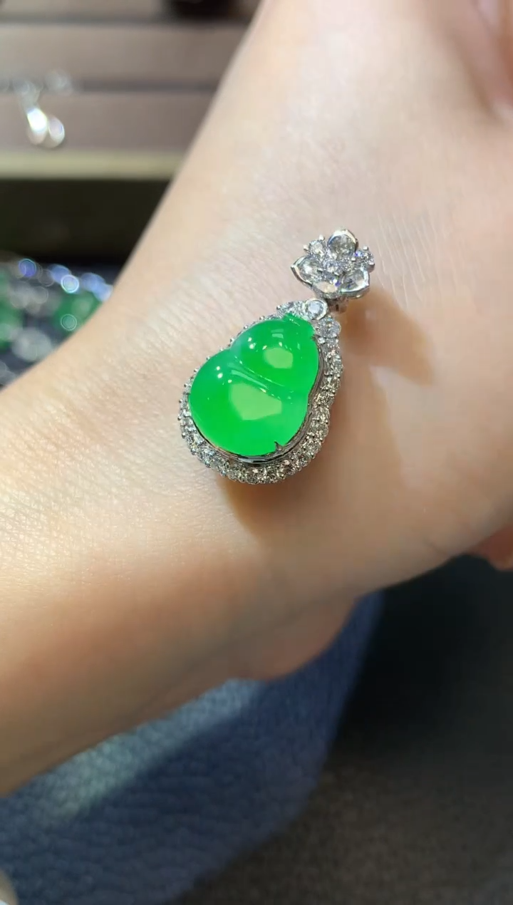 【闪购商品】翡翠吊坠(不含链)18K金镶嵌D33翡翠